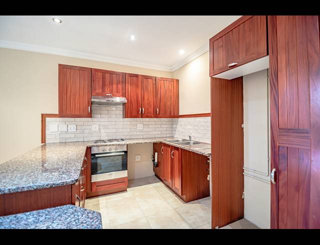 2 BEDROOM APARTMENT FOR SALE IN NEWLANDS